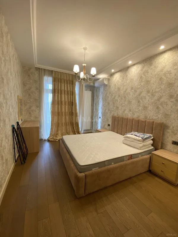 Satılır 3 otaqlı mənzil 145 m²