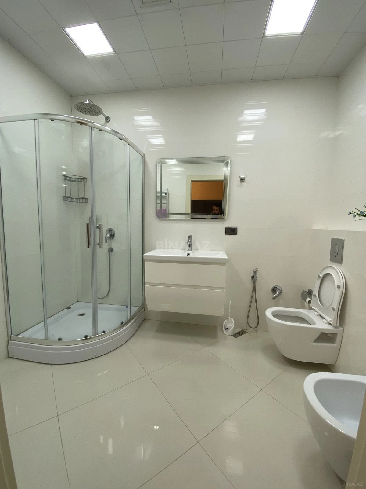 Satılır 3 otaqlı mənzil 145 m²