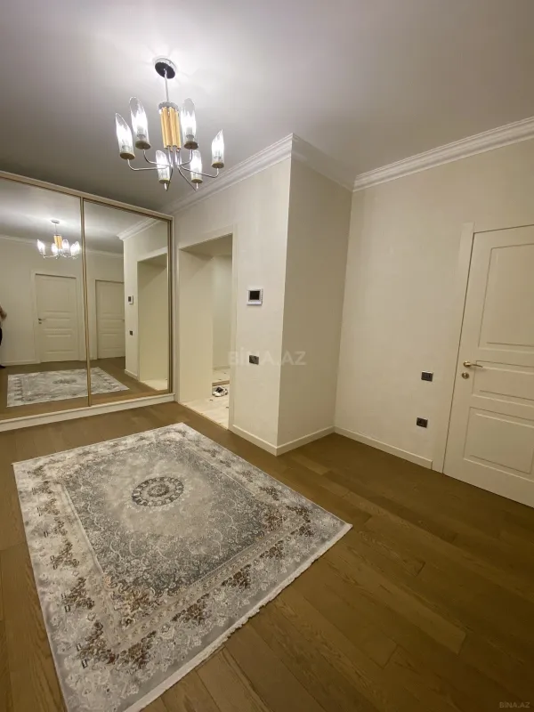 Satılır 3 otaqlı mənzil 145 m²