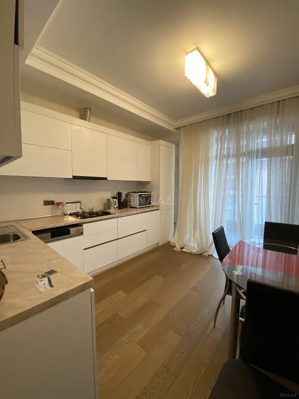 Satılır 3 otaqlı mənzil 145 m²