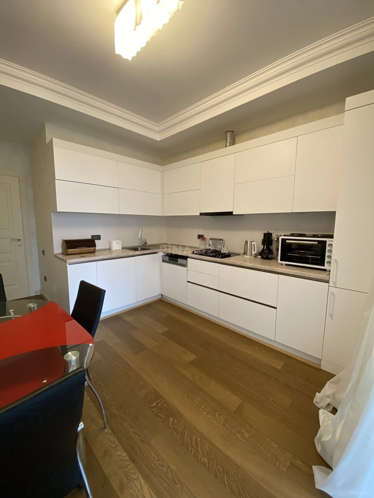 Satılır 3 otaqlı mənzil 145 m²