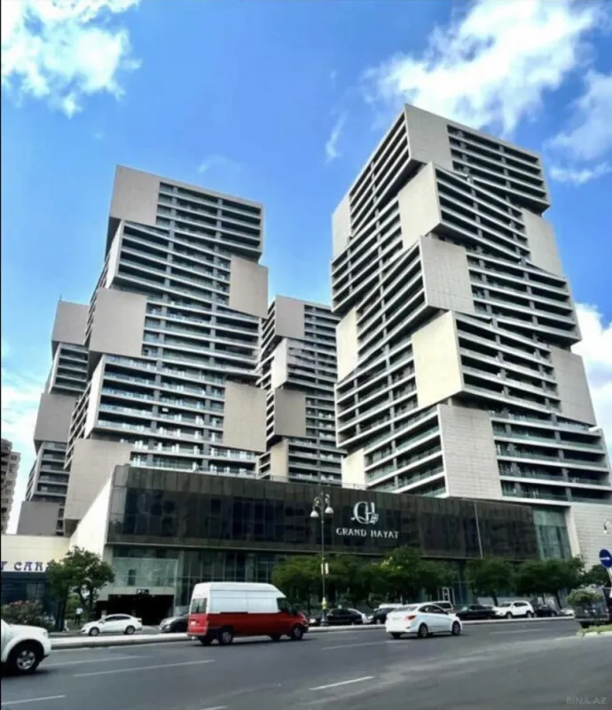 Satılır 3 otaqlı mənzil 145 m²