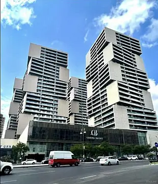 Satılır 3 otaqlı mənzil 145 m²