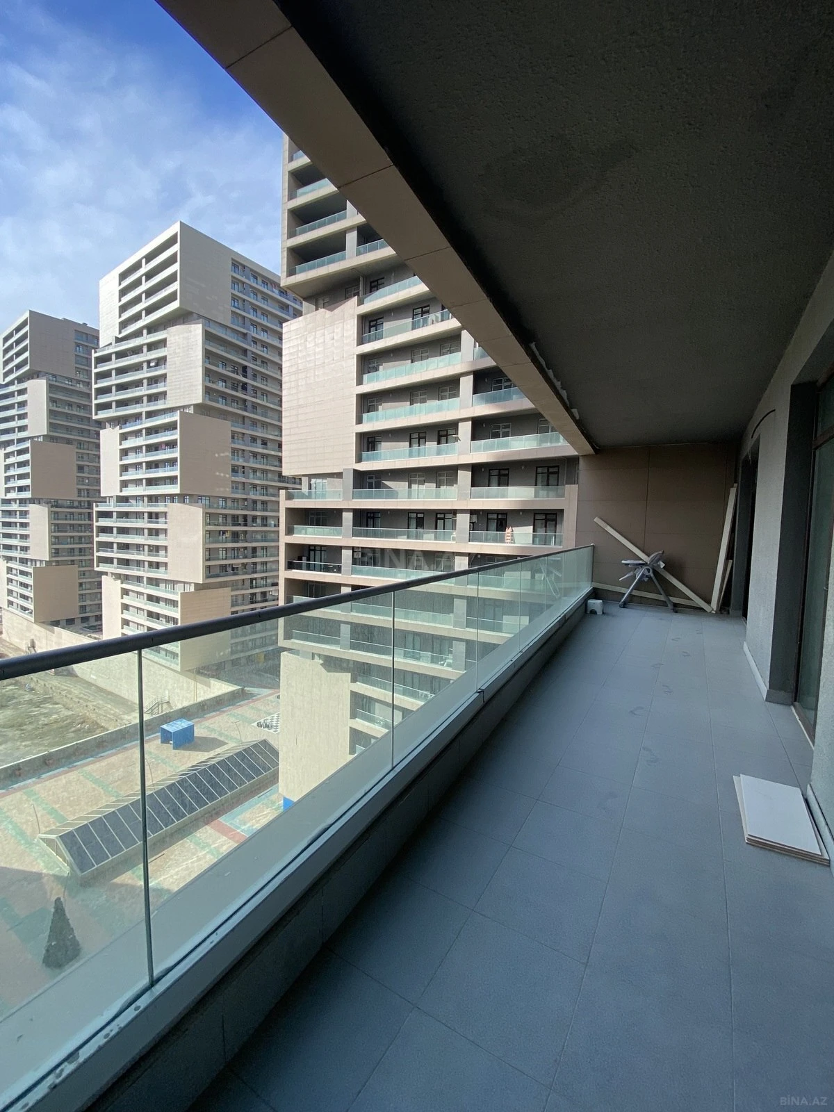 Satılır 3 otaqlı mənzil 145 m²