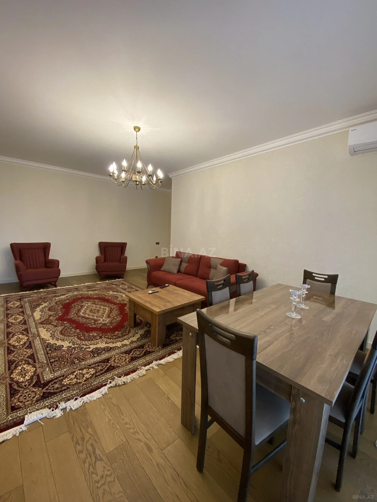 Satılır 3 otaqlı mənzil 145 m²