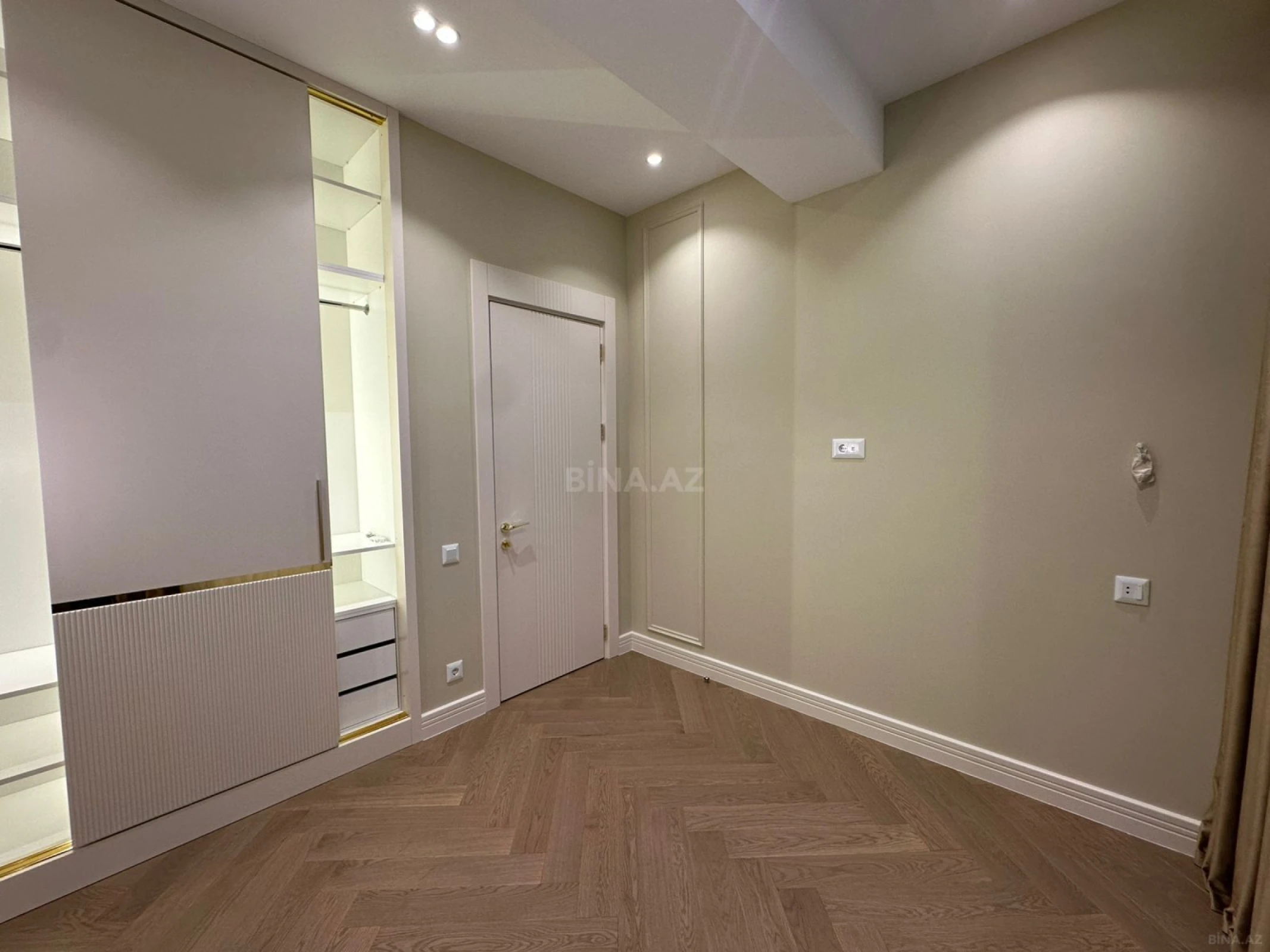 Satılır 3 otaqlı mənzil 87 m²