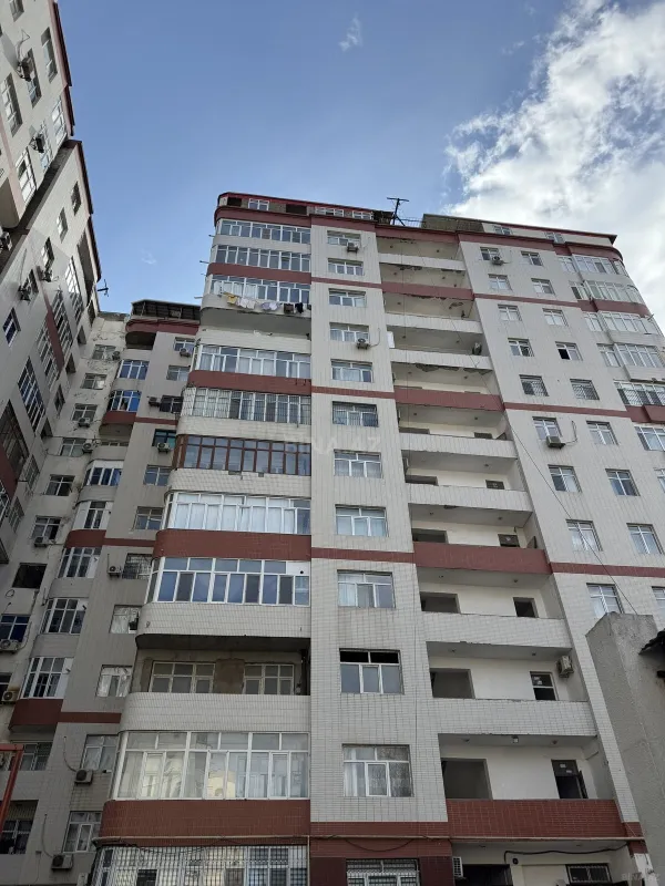 Satılır 2 otaqlı mənzil 101 m²