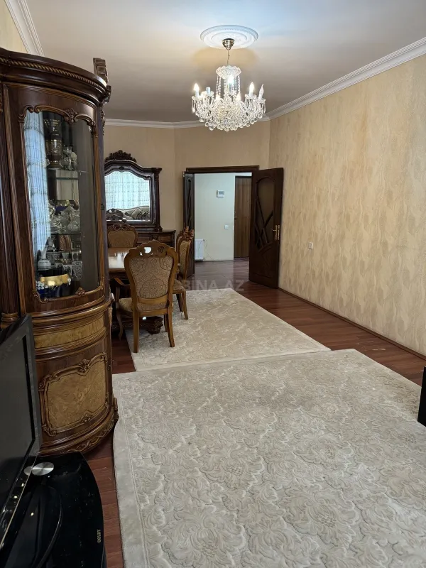 Satılır 2 otaqlı mənzil 101 m²