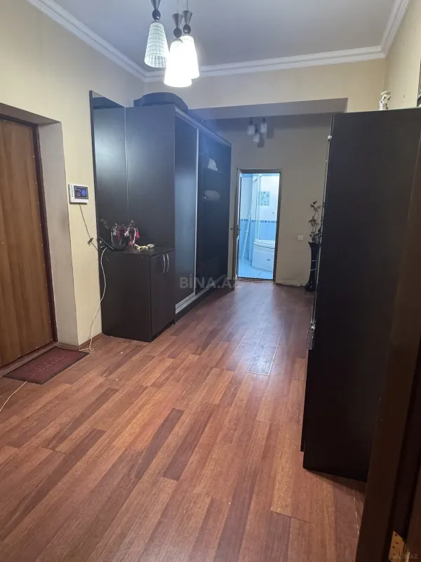 Satılır 2 otaqlı mənzil 101 m²