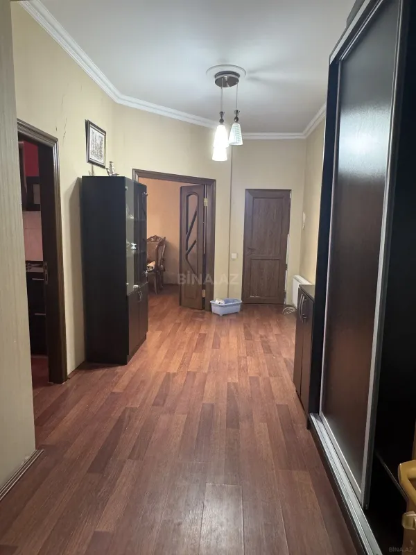 Satılır 2 otaqlı mənzil 101 m²