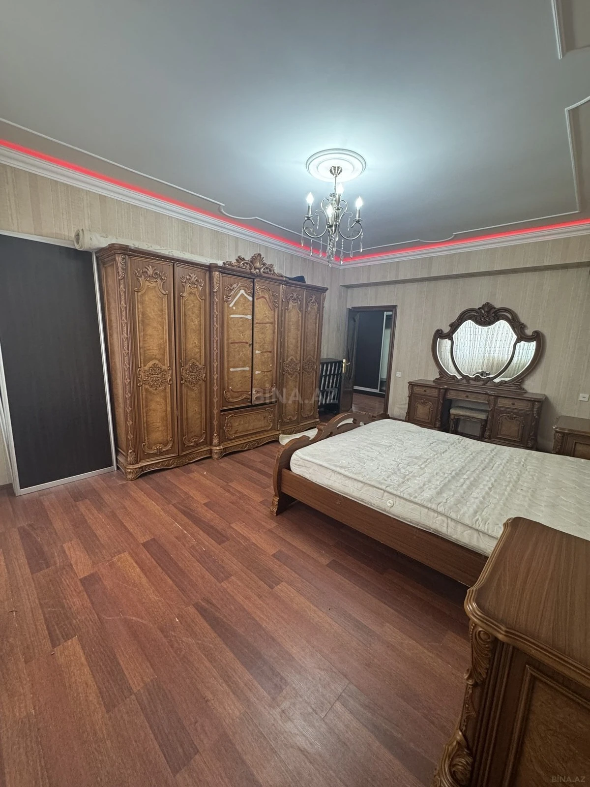 Satılır 2 otaqlı mənzil 101 m²