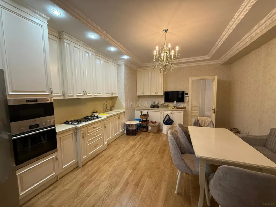 Satılır 4 otaqlı mənzil 188.5 m²