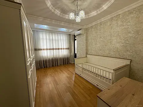 Satılır 4 otaqlı mənzil 188.5 m²