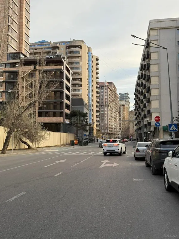 Satılır 4 otaqlı mənzil 188.5 m²