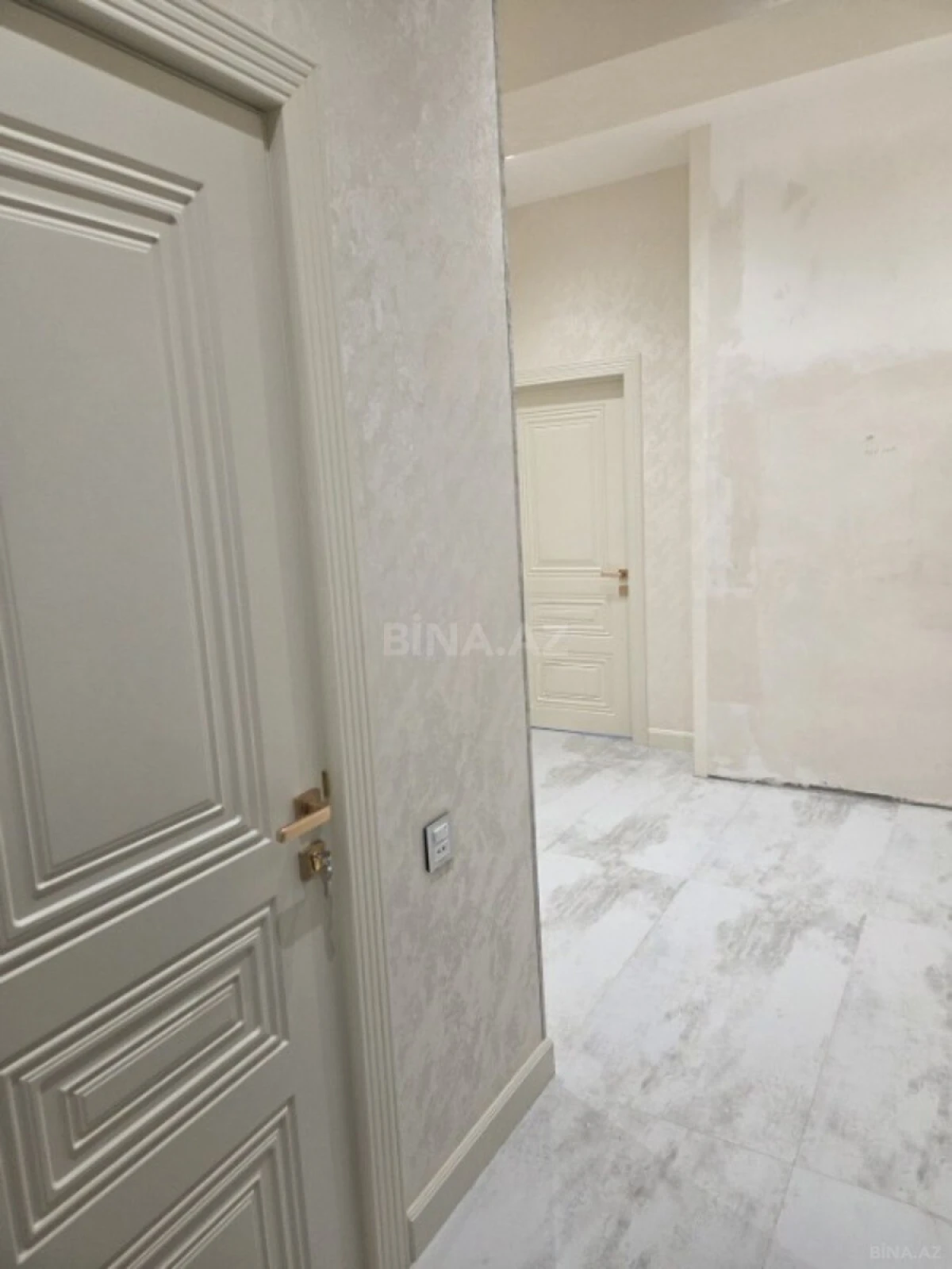 Satılır 2 otaqlı mənzil 74 m²