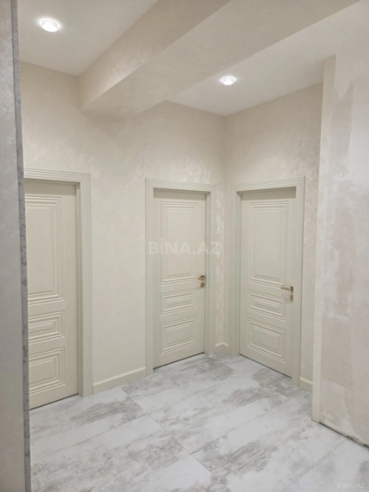 Satılır 2 otaqlı mənzil 74 m²
