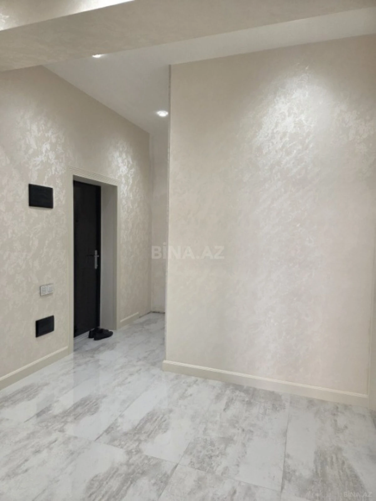 Satılır 2 otaqlı mənzil 74 m²