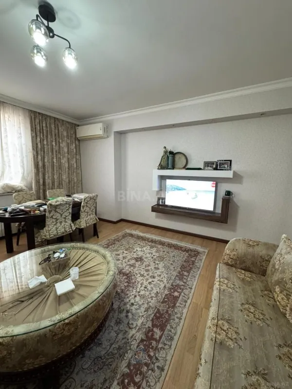 Kirayə verilir 2 otaqlı mənzil 72 m²