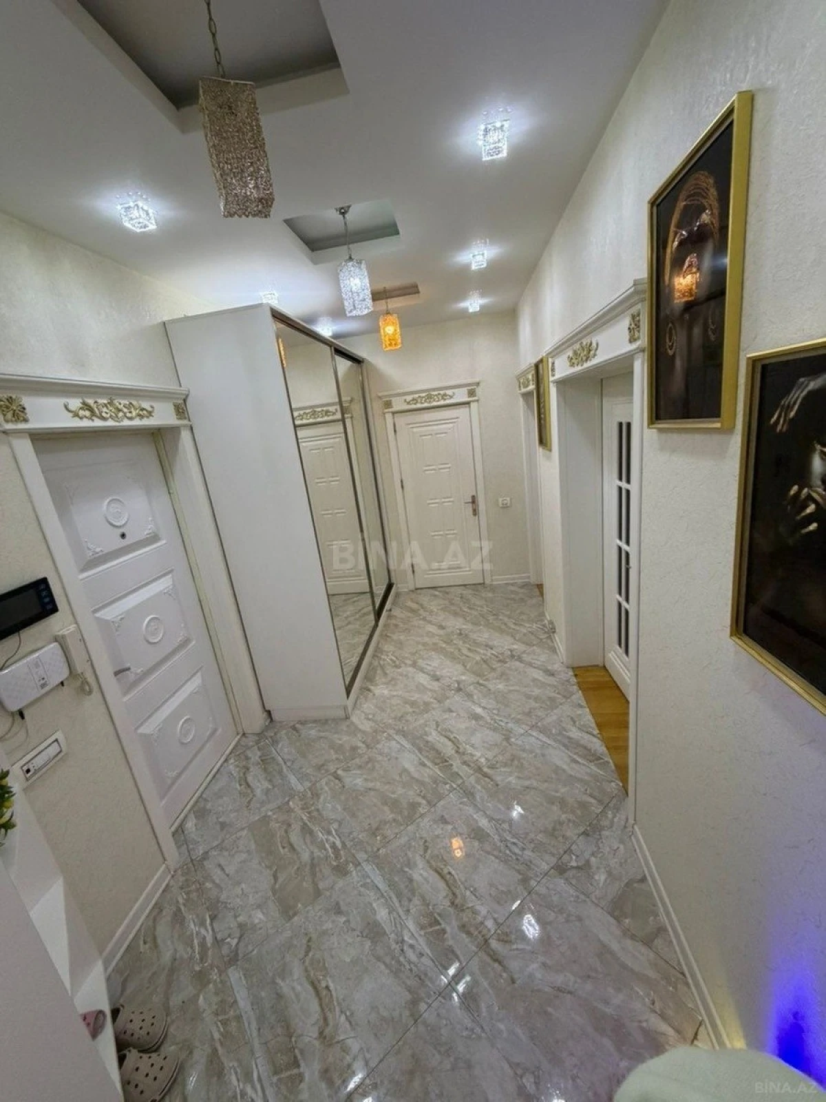 Satılır 2 otaqlı mənzil 105 m²