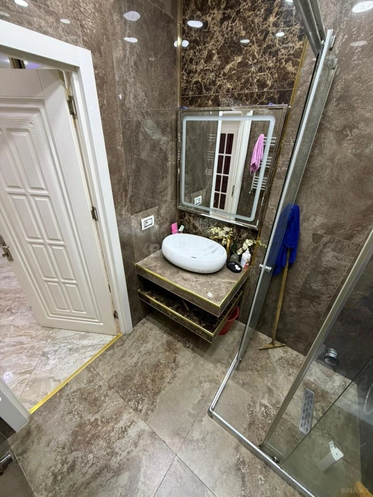 Satılır 2 otaqlı mənzil 105 m²