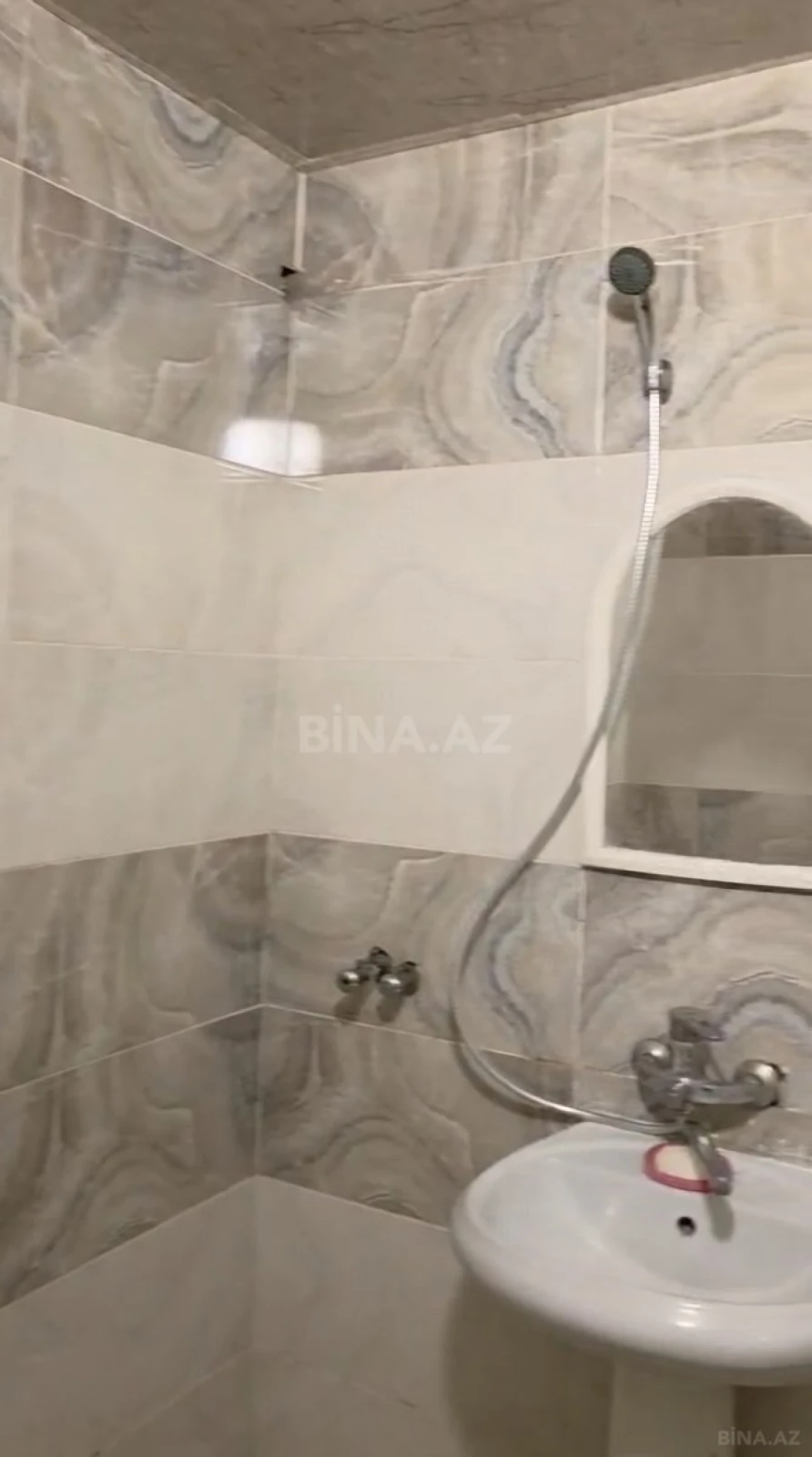 Kirayə verilir 2 otaqlı mənzil 60 m²