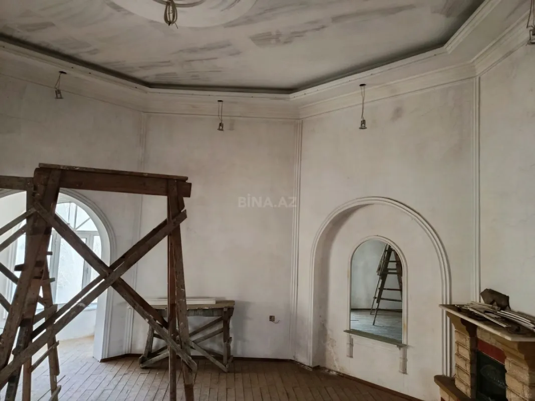 Satılır 11 otaqlı həyət evi 600 m²