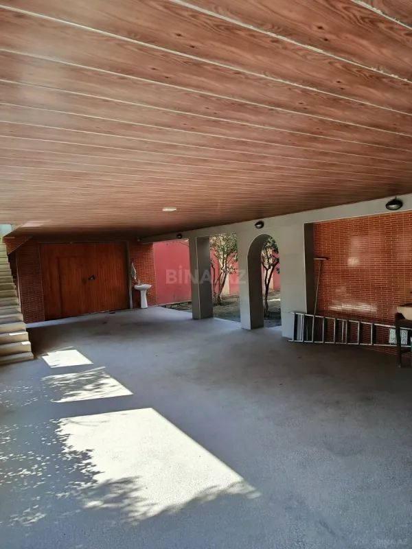 Satılır 11 otaqlı həyət evi 600 m²