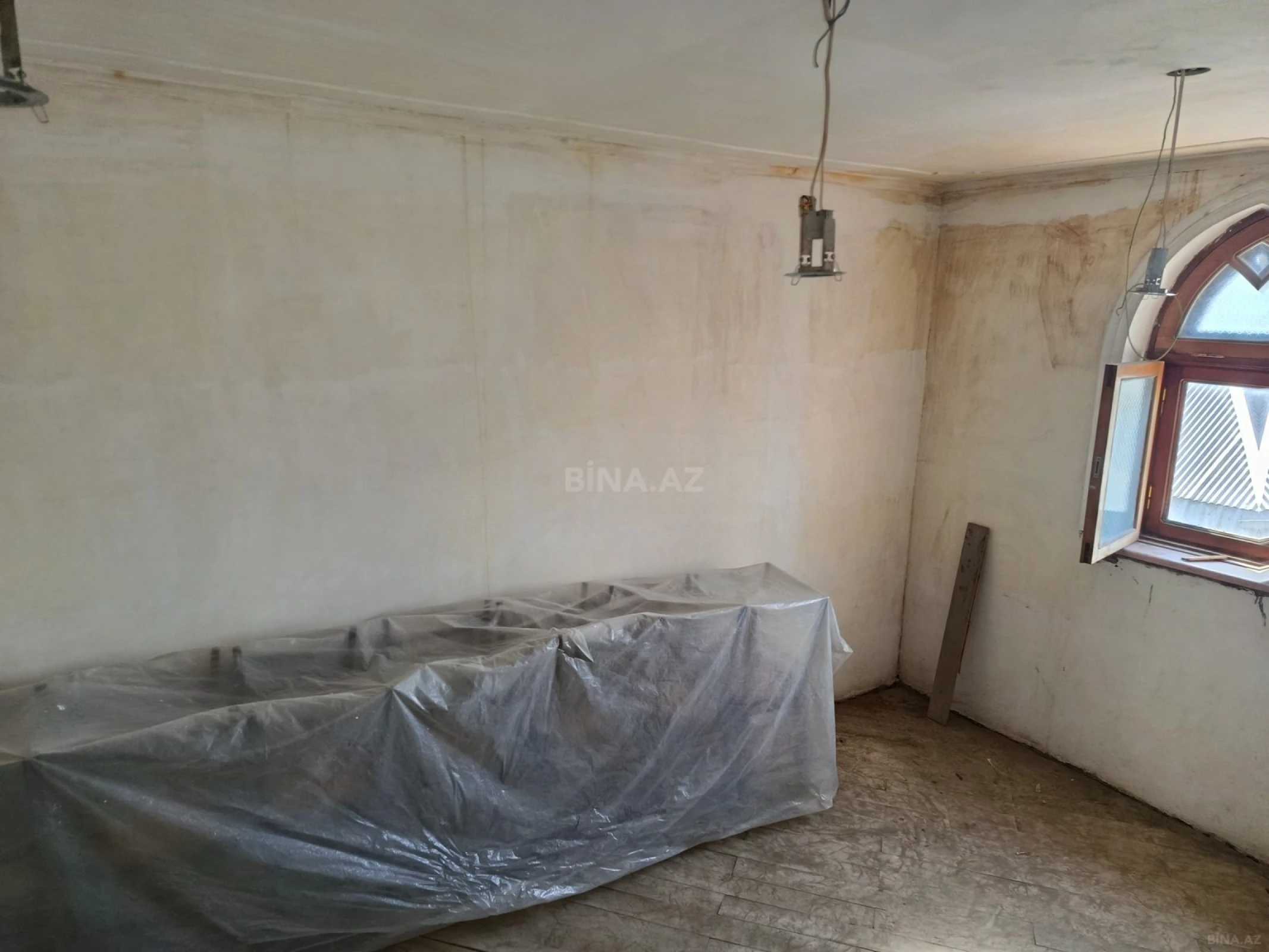 Satılır 11 otaqlı həyət evi 600 m²