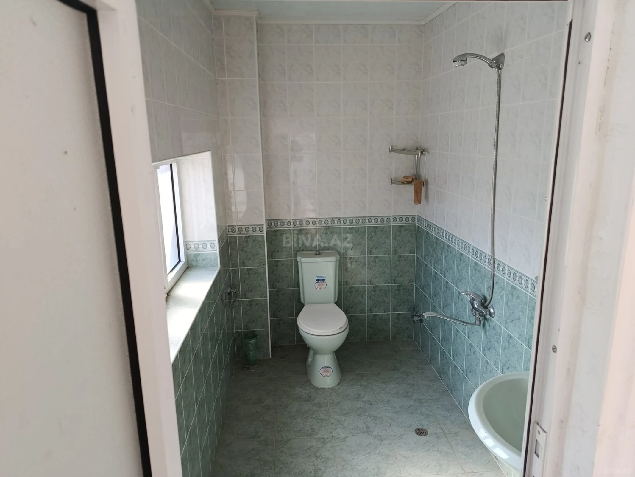 Satılır 11 otaqlı həyət evi 600 m²