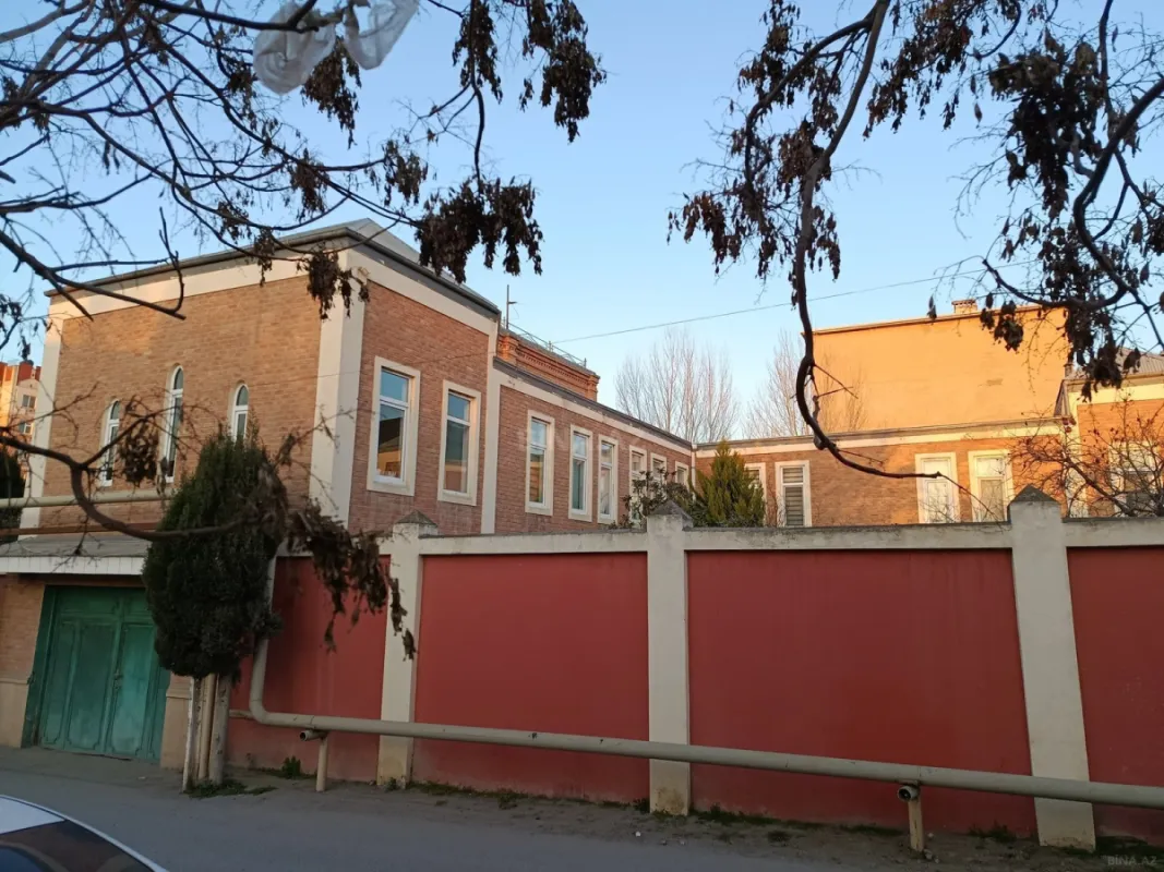 Satılır 11 otaqlı həyət evi 600 m²
