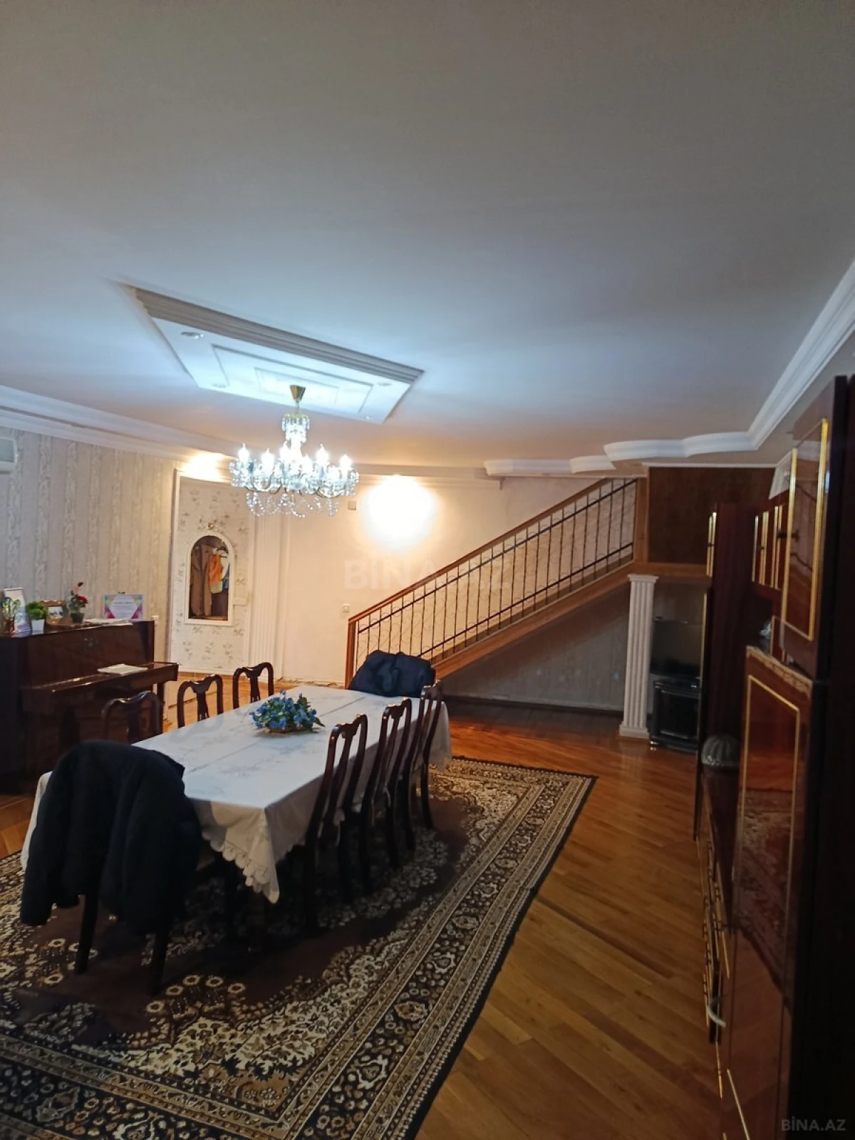 Satılır 11 otaqlı həyət evi 600 m²