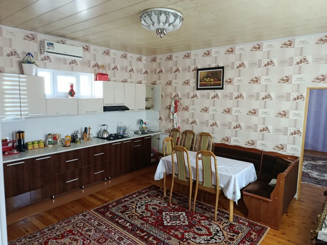Satılır 11 otaqlı həyət evi 600 m²