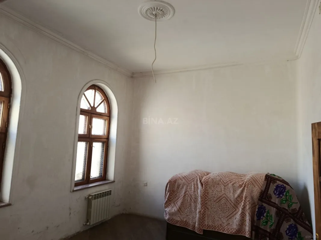 Satılır 11 otaqlı həyət evi 600 m²