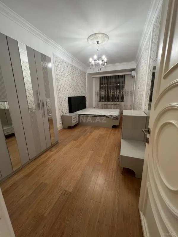 Kirayə verilir 2 otaqlı mənzil 111 m²