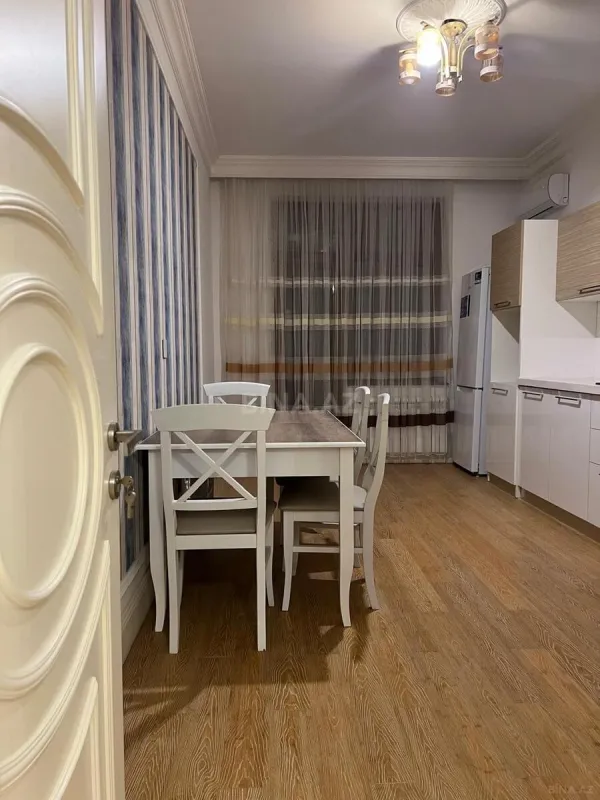 Kirayə verilir 2 otaqlı mənzil 111 m²