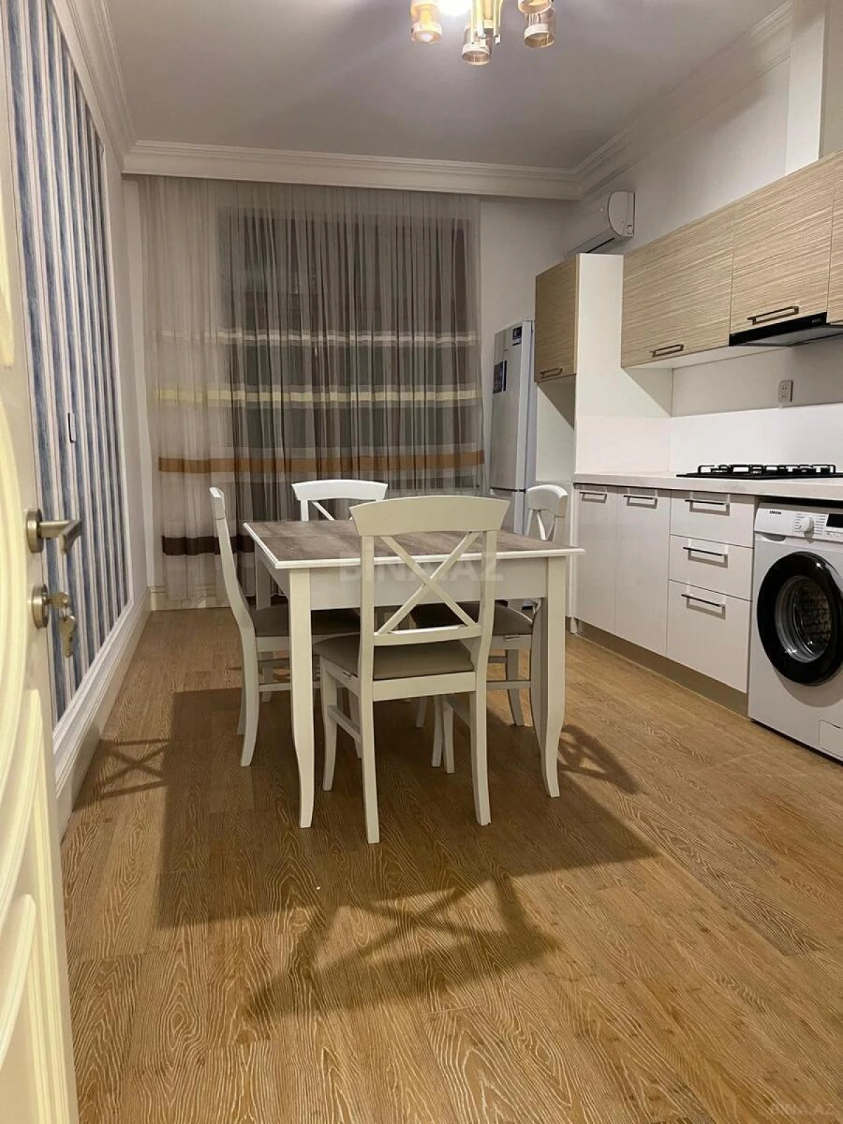 Kirayə verilir 2 otaqlı mənzil 111 m²