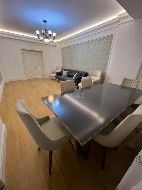 Kirayə verilir 2 otaqlı mənzil 111 m²