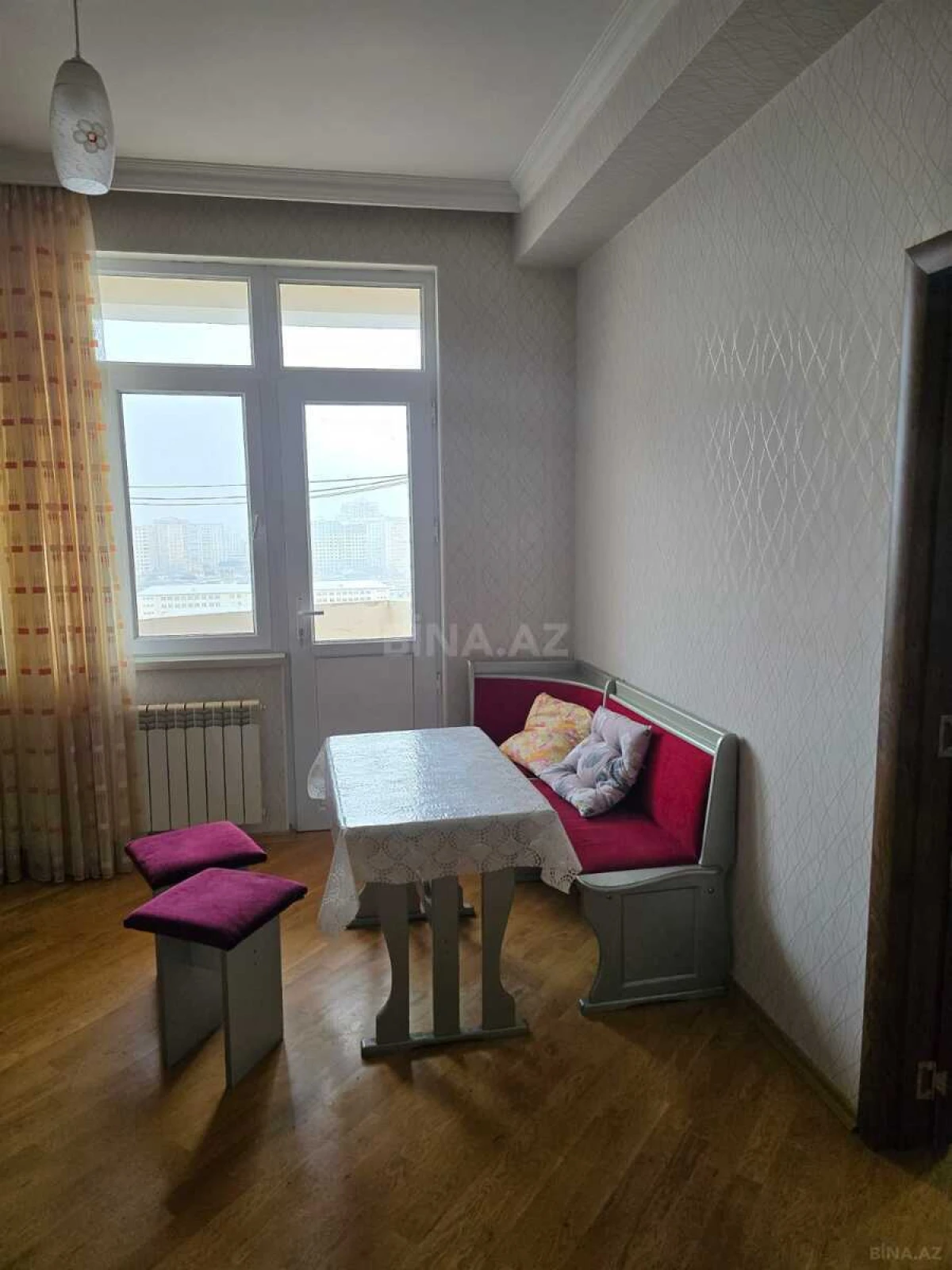 Kirayə verilir 2 otaqlı mənzil 60 m²