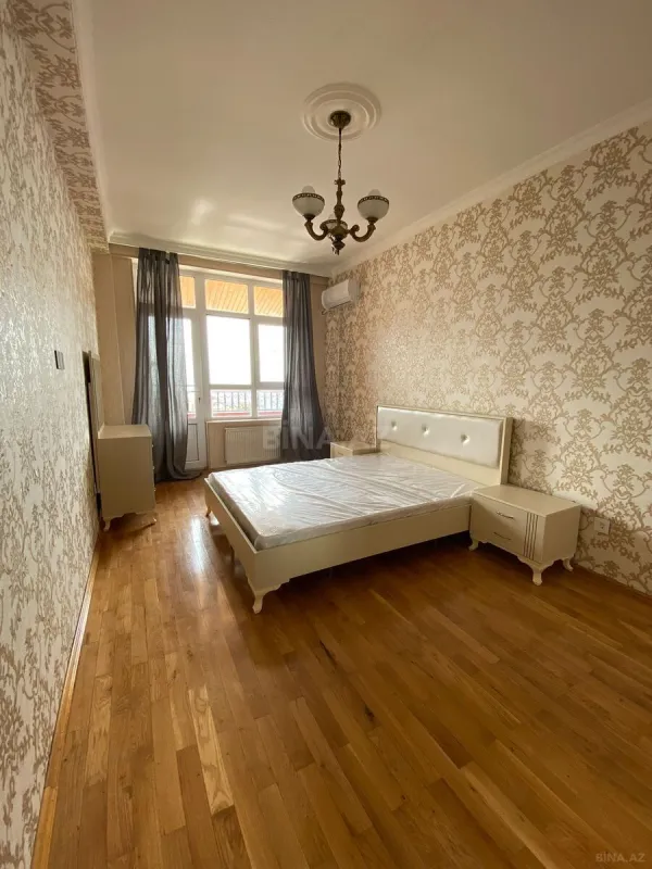 Kirayə verilir 2 otaqlı mənzil 120 m²