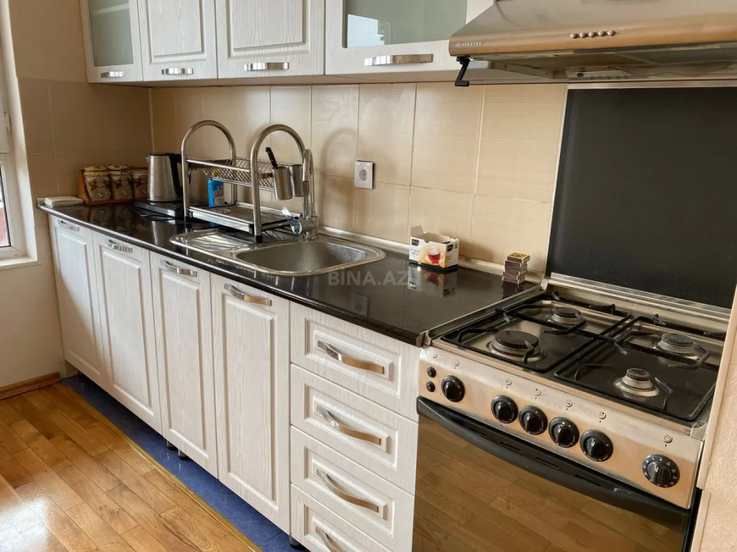 Kirayə verilir 2 otaqlı mənzil 120 m²