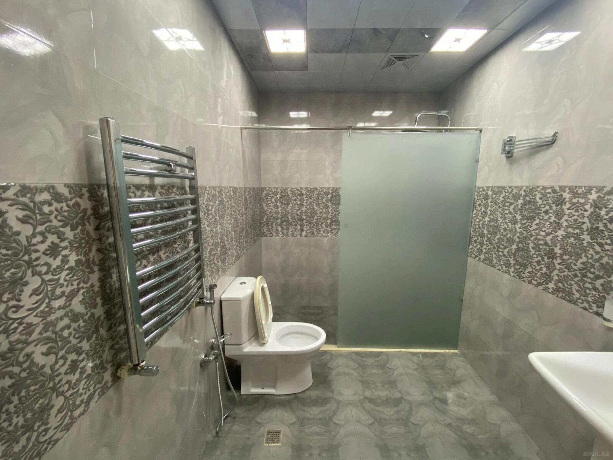 Kirayə verilir 2 otaqlı mənzil 120 m²