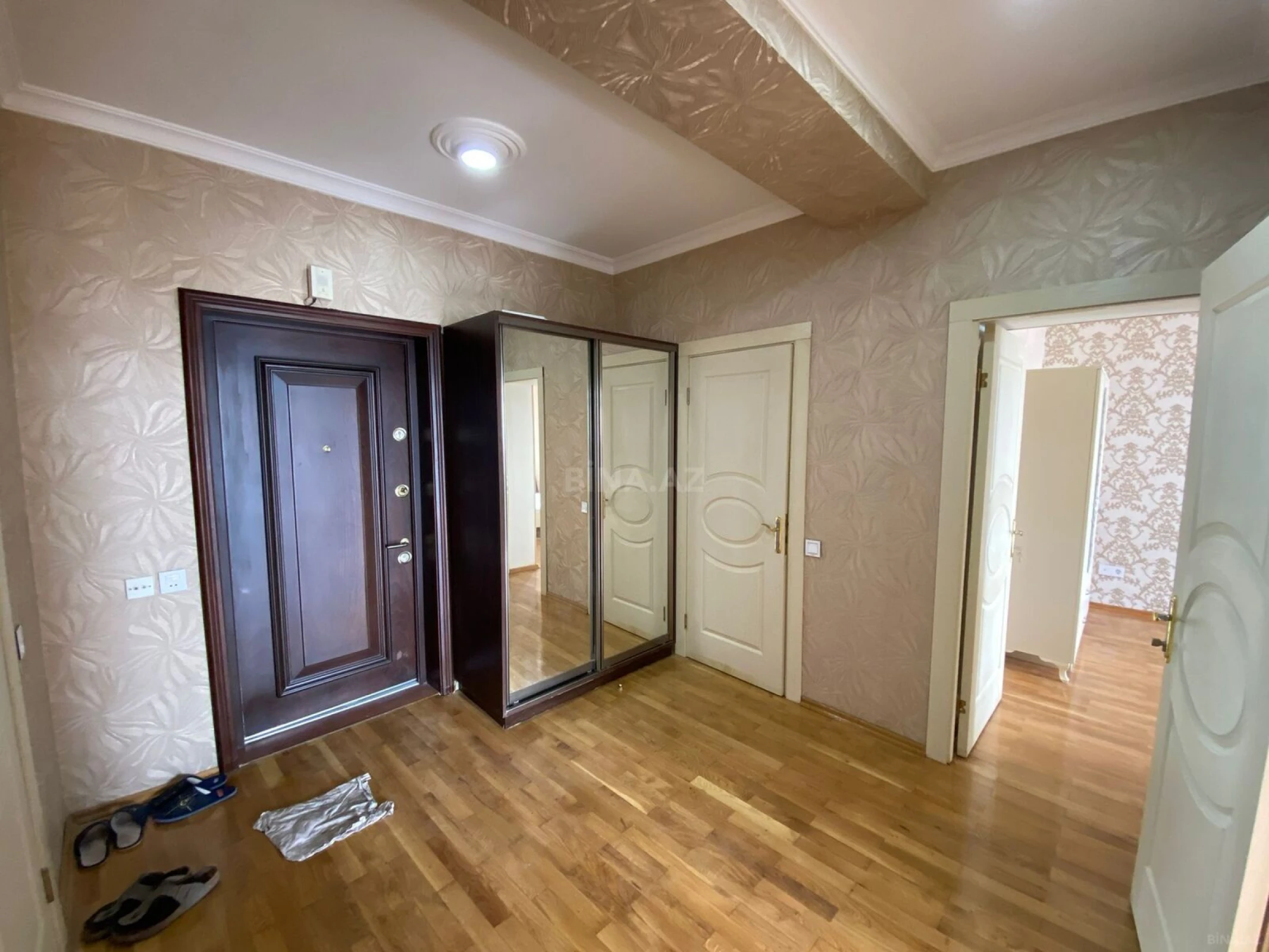 Kirayə verilir 2 otaqlı mənzil 120 m²