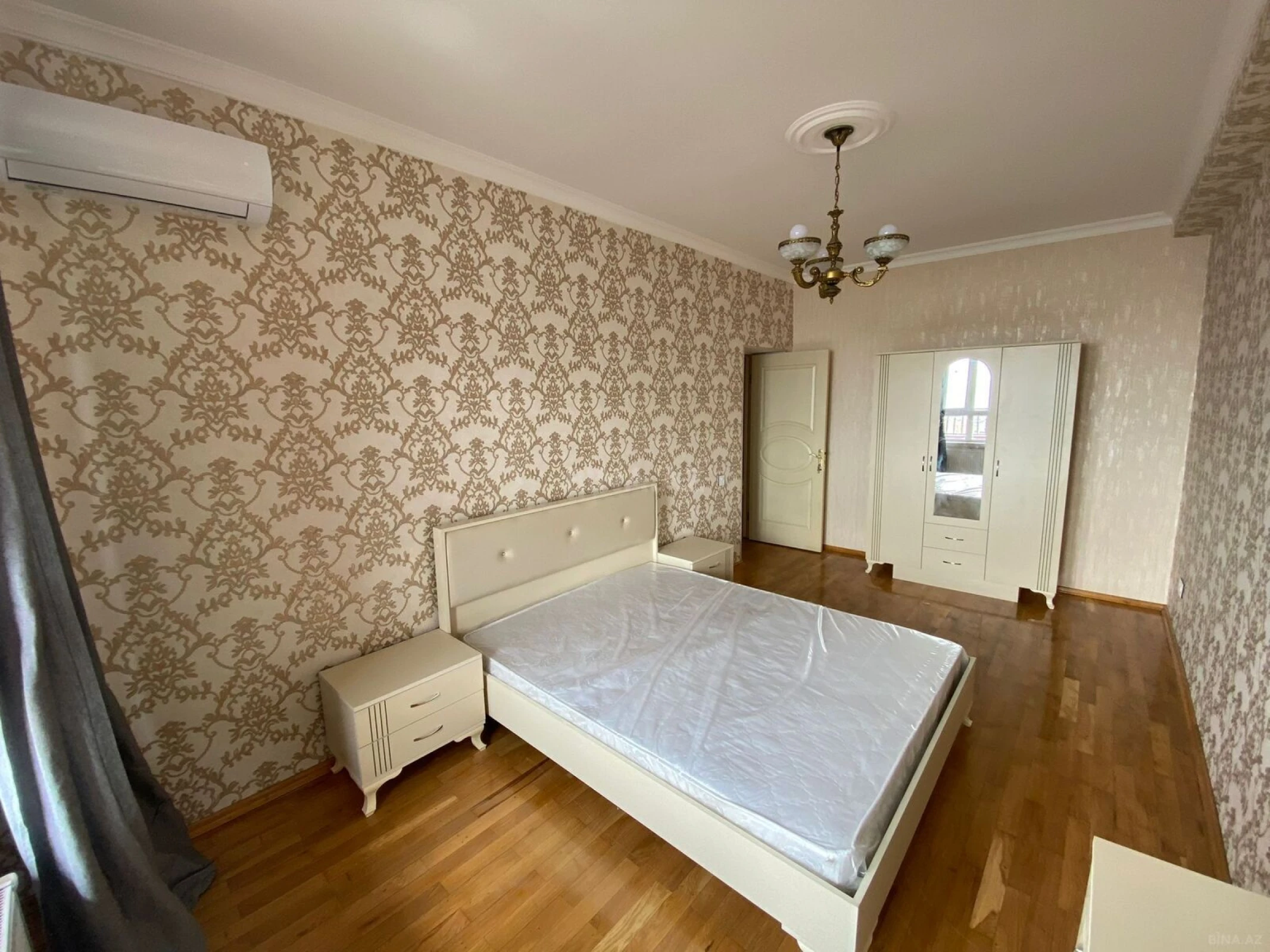 Kirayə verilir 2 otaqlı mənzil 120 m²
