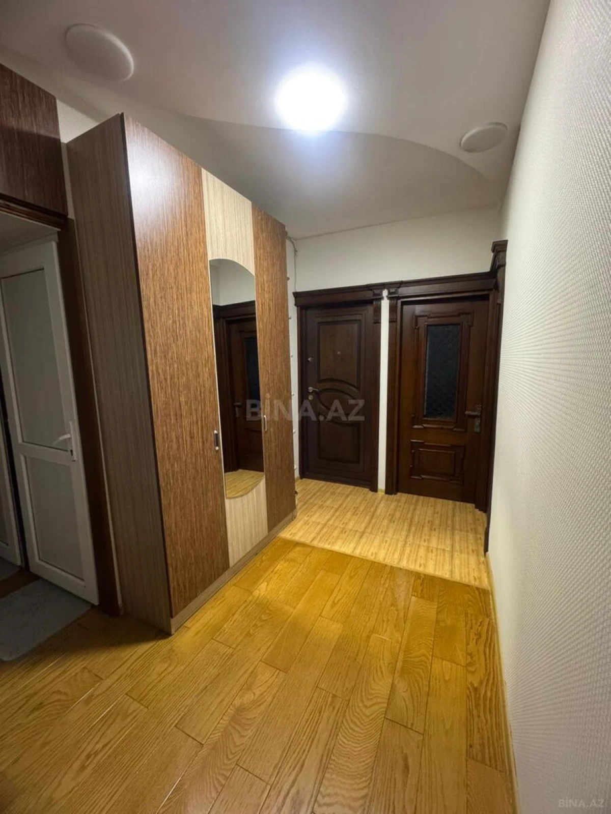 Satılır 4 otaqlı mənzil 100 m²