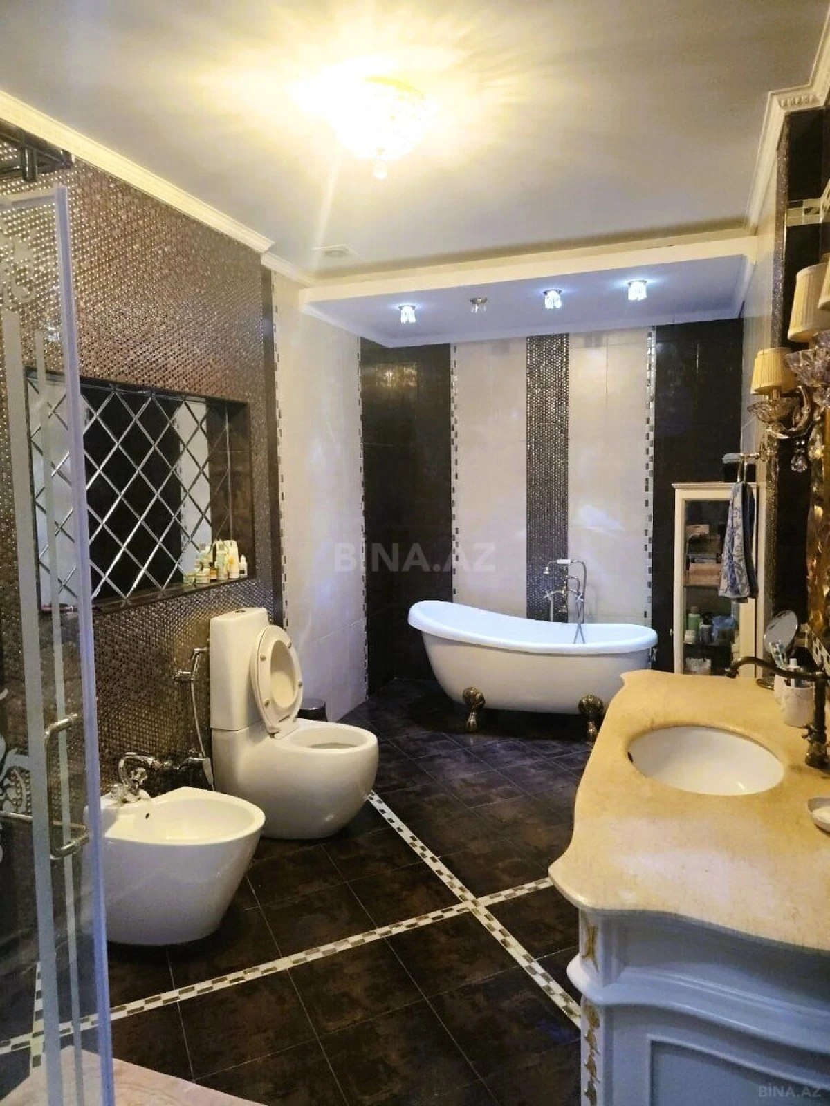 Satılır 5 otaqlı mənzil 320 m²