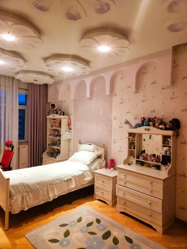 Satılır 5 otaqlı mənzil 320 m²