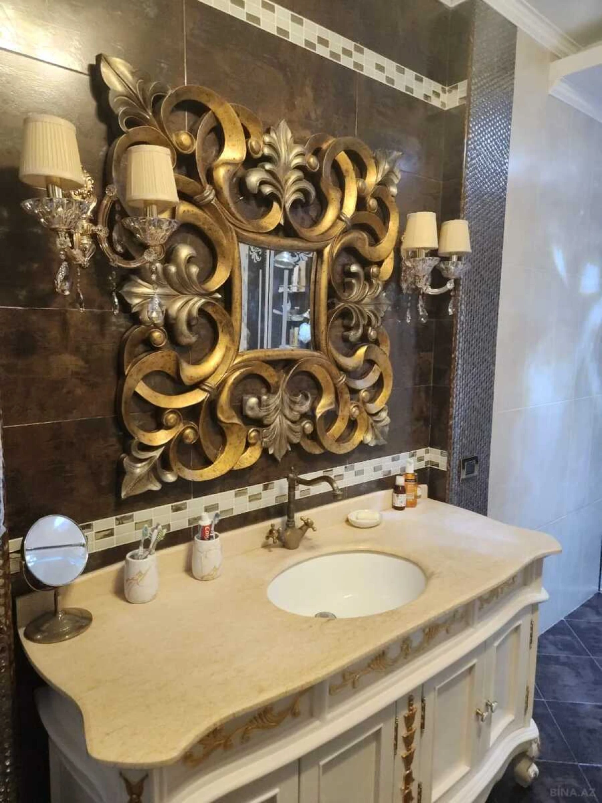 Satılır 5 otaqlı mənzil 320 m²