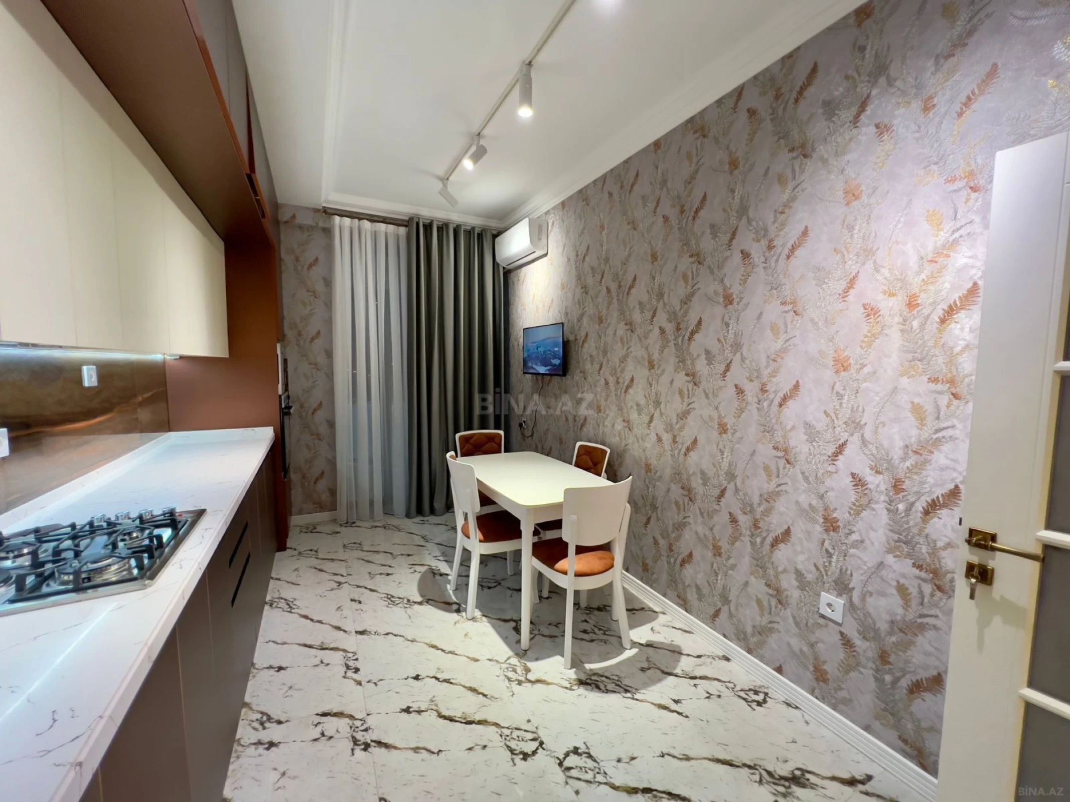 Satılır 3 otaqlı mənzil 133 m²