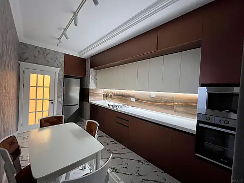 Satılır 3 otaqlı mənzil 133 m²