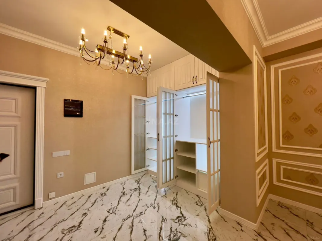 Satılır 3 otaqlı mənzil 133 m²